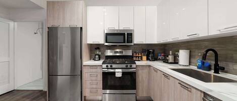 Fridge, microwave, oven, stovetop