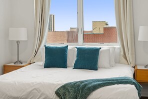 3 habitaciones, tabla de planchar con plancha, cuna de viaje y wifi 