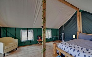 1 bedroom, WiFi, bed sheets - Ultimate Glamping Adventure in Suches, Georgia with a Safari Tent Retreat (Suches)
