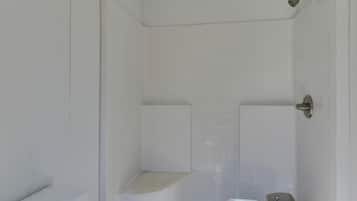 Towels, soap, shampoo, toilet paper
