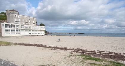 The sea at your feet 5 people Direct beach access