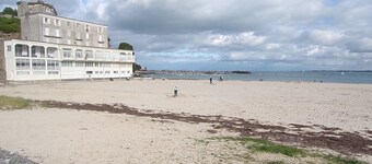 The sea at your feet 5 people Direct beach access