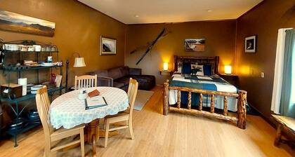 Wrangell Mountains Glamping Cabin, Ideal to Discover the Alaskan Wilderness