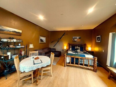 Wrangell Mountains Glamping Cabin, Ideal to Discover the Alaskan Wilderness