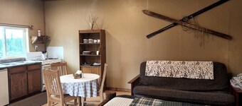 Wrangell Mountains Glamping Cabin, Ideal to Discover the Alaskan Wilderness
