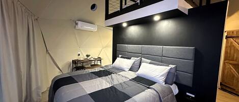 1 bedroom, travel cot, WiFi, bed sheets