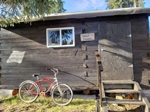 Exterior detail - Wrangell-St.Elias National Park Glamping Cabin for an Alaskan Outdoor Adventure (Nabesna)