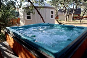 Outdoor spa tub