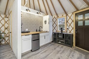 Fridge, stovetop, coffee/tea maker, toaster