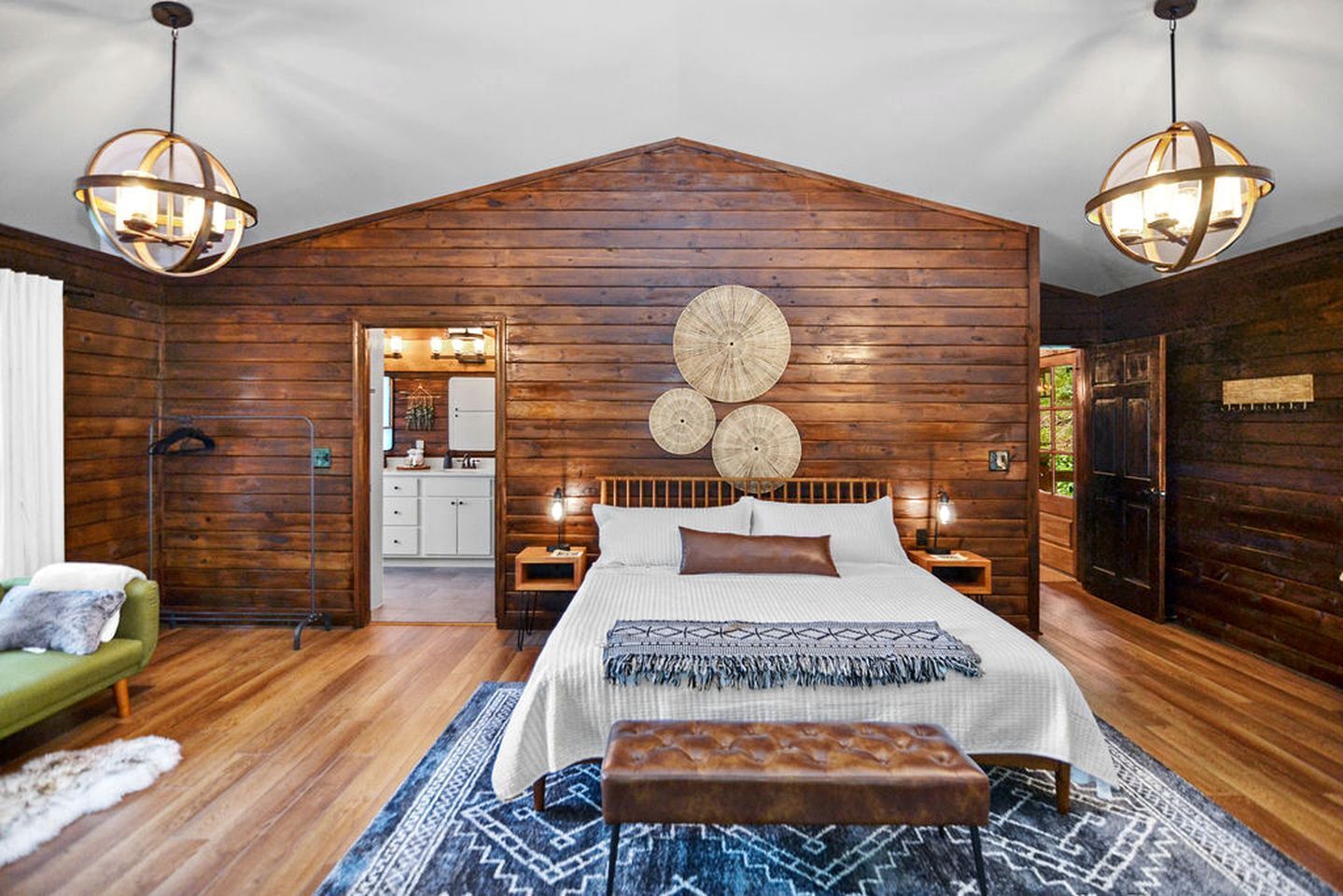 3 عدّة غرف نوم ومكواة/لوح كي وواي فاي وملاءات أسرّة