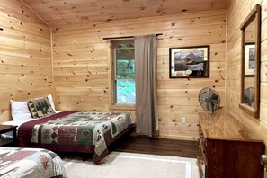 2 bedrooms, WiFi, bed sheets - Tranquil Glamping Mountain Getaway: Beautiful Cabin by a Lake in the Adirondack Park in Eagle Bay, New York (Eagle Bay)