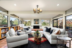 Fireplace - Secluded Rental with Spa and Panoramic Mountain Views in Arizona (Sedona)