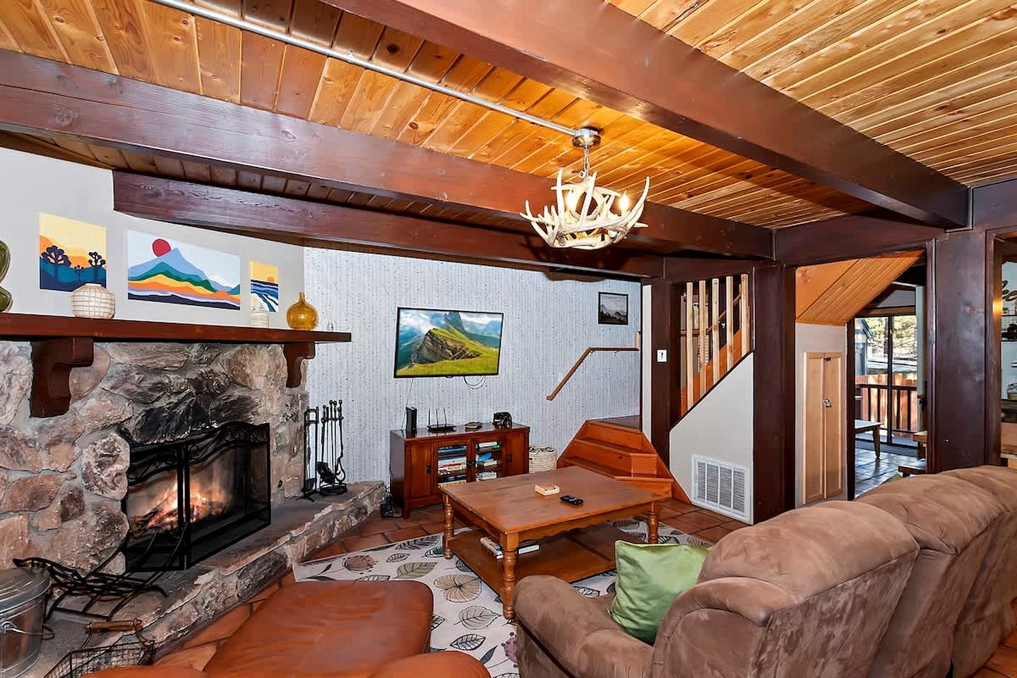 TV, fireplace