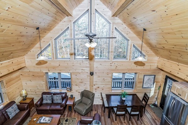 Televisión, futbolito y videoteca