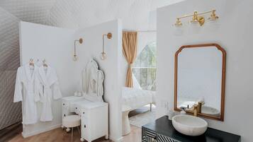 1 chambre, fer et planche à repasser, Wi-Fi, draps fournis
