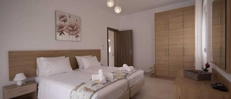 Iron/ironing board, WiFi, bed sheets