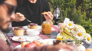 Free daily continental breakfast