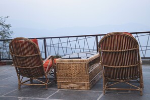 Deluxe Double or Twin Room, Patio, Garden View | Iron/ironing board, free WiFi - les Terrasses Himalayan resort (Bhimeshwar)