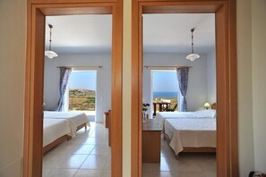 4 bedrooms, in-room safe, iron/ironing board, travel cot - Cretan View Villa with ecological pool (Stavros)
