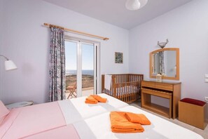 4 bedrooms, iron/ironing board, free WiFi, bed sheets - Cretan View Villa with ecological pool (Stavros)