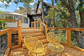 Terrace/patio - Outstanding Luxurious Dome with Mini Golf, Outdoor Bath, Sauna and Lake Views in Elgin, Texas (Elgin)