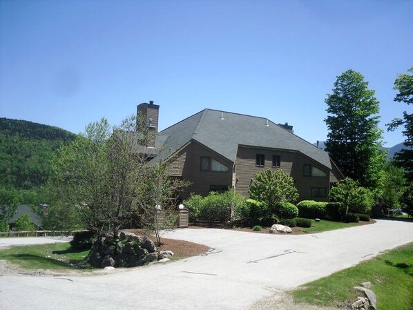 المنشأة من الخارج