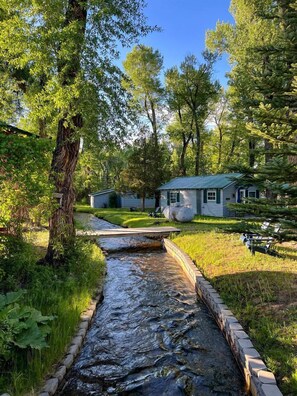 Property grounds - Tranquil Two Bedroom Cabin in Riverside, Wyoming (Riverside)