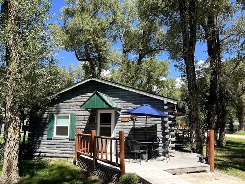 Tranquil Two Bedroom Cabin in Riverside, Wyoming
