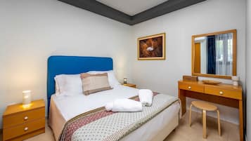 Iron/ironing board, WiFi, bed sheets