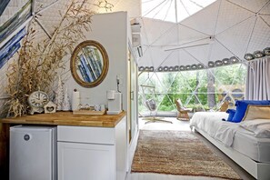 1 bedroom, WiFi, bed sheets - Breathtaking Dome with Spectacular Interior and Exterior in Leesburg, Virginia (Leesburg)