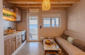 Fridge, coffee/tea maker, toaster, cookware/dishes/utensils - Diamond Seaview Stegna (Stegna)
