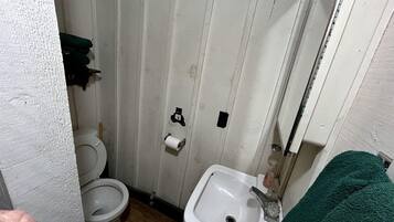 Handtücher, Seife, Shampoo, Toilettenpapier