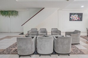 Área de estar no saguão