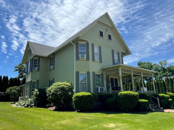 Exterior - Incredible Cottage with Hot-tub in Penn Yan, New York (Penn Yan)