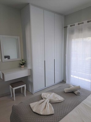 1 habitación, tabla de planchar con plancha, wifi gratis y ropa de cama 