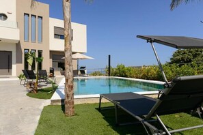 Pool - Aetheria Luxury Villa (Καλυθιές)