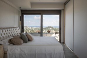 3 bedrooms, iron/ironing board, free WiFi, bed sheets - Aetheria Luxury Villa (Καλυθιές)
