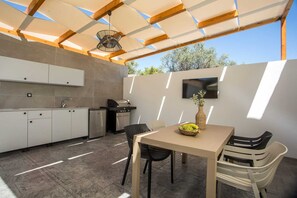 Outdoor dining - Aura Luxury Villas Lyra, Villa (Rhodes)
