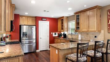 Refrigerador, microondas, parrilla de estufa y lavavajillas