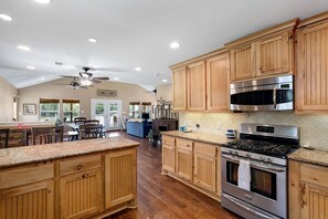 Fridge, microwave, stovetop, dishwasher