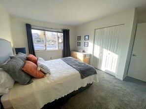 Room - Classy White Mountains Cabin for a Weekend Getaway in NH (Carroll)