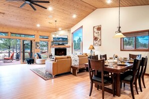 Living area - Experience Bliss: Big Bear Lake Rental with Exclusive Hot Tub (Big Bear Lake)