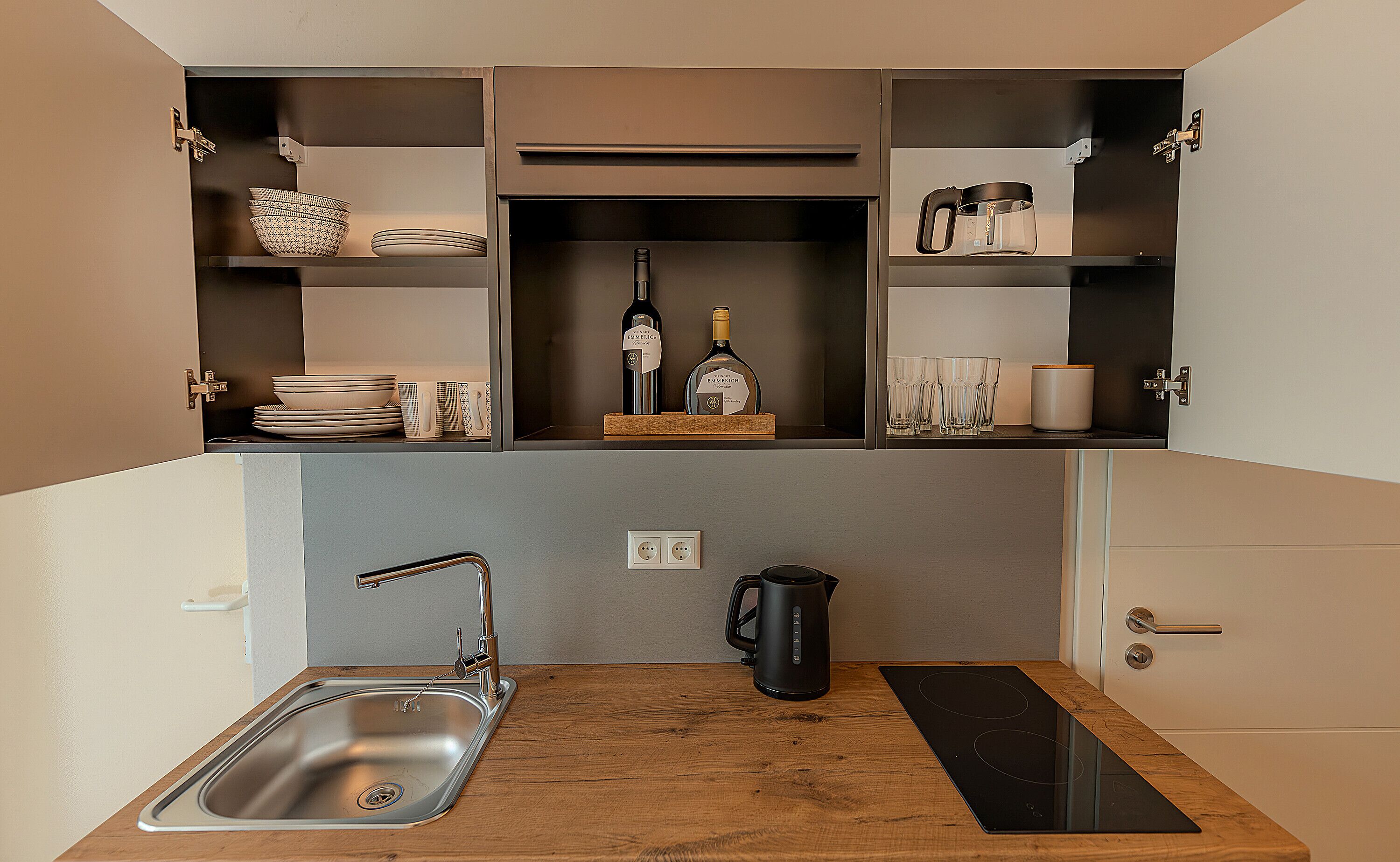 Fridge, stovetop, coffee/tea maker, electric kettle