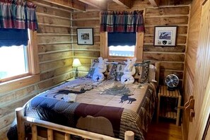 2 bedrooms, iron/ironing board, WiFi, bed sheets - Rural Family Cabin Nestled Among Nature in Indiana (Birdseye)