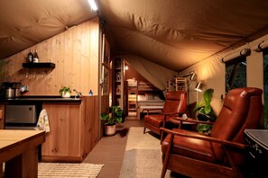 2 bedrooms, desk, WiFi, bed sheets - Beautiful Safari Tent Nestled Amidst Trees in San Saba, Texas (San Saba)