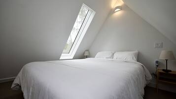 1 bedroom, desk, WiFi, bed sheets