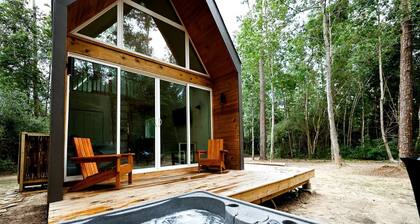 Luxury Cabin with Private Hot Tub - Cueta, Montgomery, TX