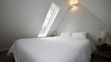 1 bedroom, desk, WiFi, bed sheets