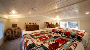 A bedroom with two beds, a large woven basket, and a window. - Fantastic Secluded Cabin in Monteagle, Tennessee (Monteagle)
