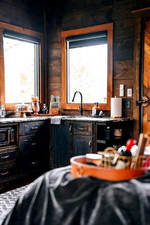 المنشأة من الداخل